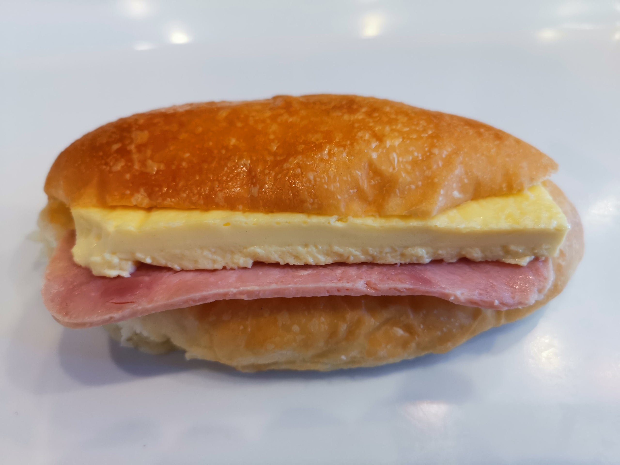 腿蛋包Ham and Egg Bun | Pineapple King Bakery